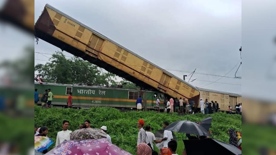 'தொடரும் ரயில் விபத்துகள்... தடுக்கும் Kavach வேலை செய்யவில்லையா?' - ரயில்வேயின் பதில்