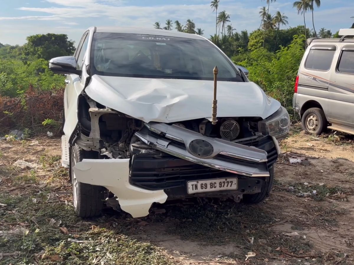 குழாயில் தண்ணீர் பிடித்துக் கொண்டிருந்த பெண்கள் கூட்டத்தில் புகுந்த கார்... 3 பேர் பலி..!! குழாயில் தண்ணீர் பிடித்துக் கொண்டிருந்த பெண்கள் கூட்டத்தில் புகுந்த கார்... 3 பேர் பலி..!!