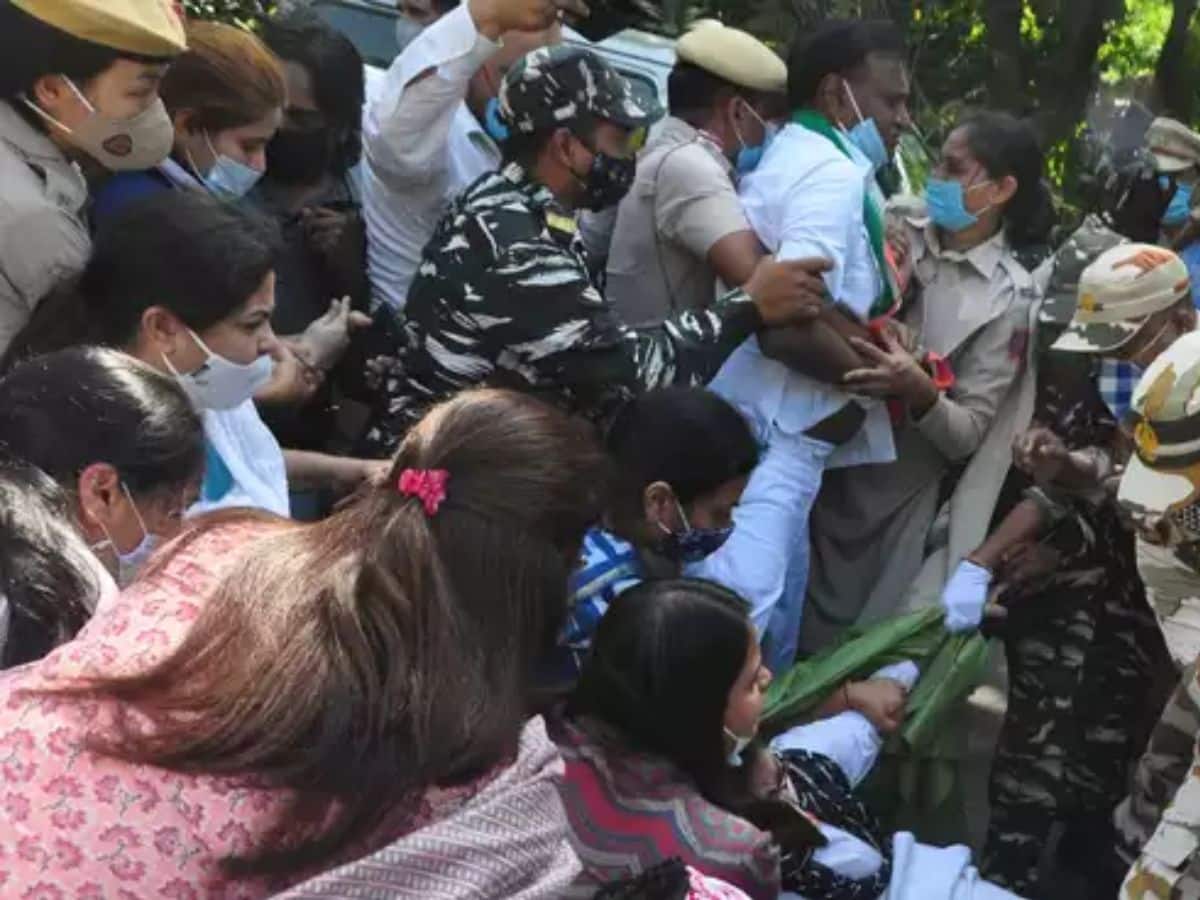 Hathras Death : கோயில் திருவிழாவில் 27 பேர் பலி! கூட்ட நெரிசலில் சிக்கி உயிரிழந்த பரிதாபம்..