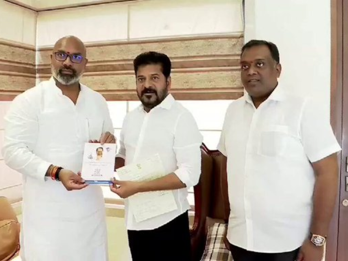 காங்கிரஸ் முதலமைச்சரோடு தெலங்கானா பாஜக எம்பி சந்திப்பு - செம டிவிஸ்டு..! காங்கிரஸ் முதலமைச்சரோடு தெலங்கானா பாஜக எம்பி சந்திப்பு - செம டிவிஸ்டு..!