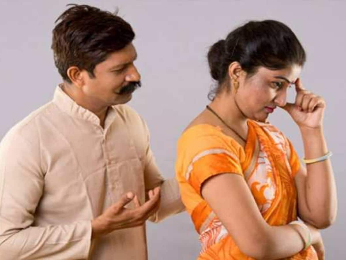 திருமண உறவில் பார்ட்னர் துரோகம் செய்கிறாரா... இந்த 5 அறிகுறிகள் காட்டிக்கொடுத்துவிடும்!