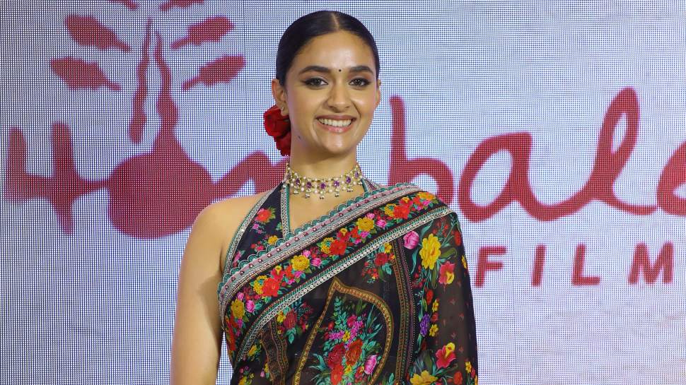 'ரகு தாத்தா' ஹிந்திக்கு எதிரான படமா? கீர்த்தி சுரேஷ் சொன்ன விளக்கம்! 'ரகு தாத்தா' ஹிந்திக்கு எதிரான படமா? கீர்த்தி சுரேஷ் சொன்ன விளக்கம்!