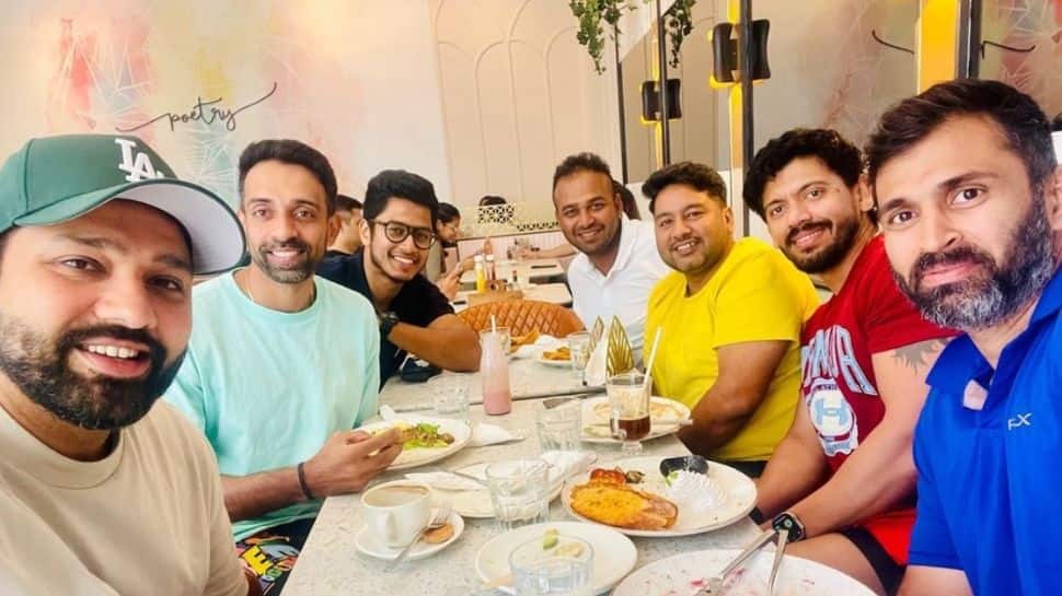 திருமண மோதிரத்தைக் கூட தொலைத்திருக்கிறார் ரோகித் சர்மா - டிரஸ்ஸிங் ரூம் ரகசியங்களை சொன்ன பயிற்சியாளர்