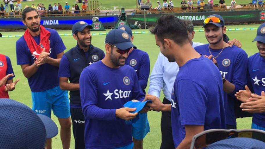 Indian Fast Bowler Barinder Sran Announced Retirement Who Debut Under ...