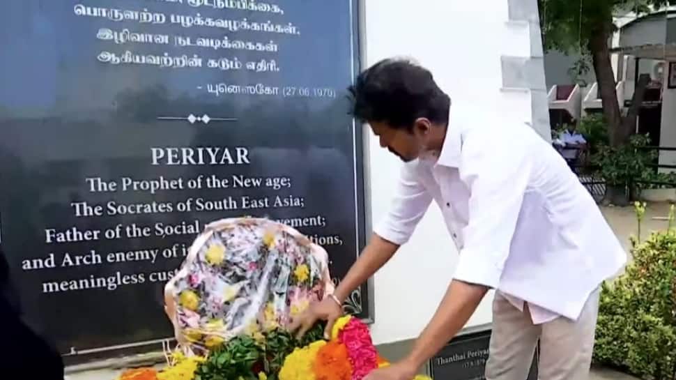Tamilaga Vetri Kazhagam President Vijay Pays Tribute To Periyar Statue ...