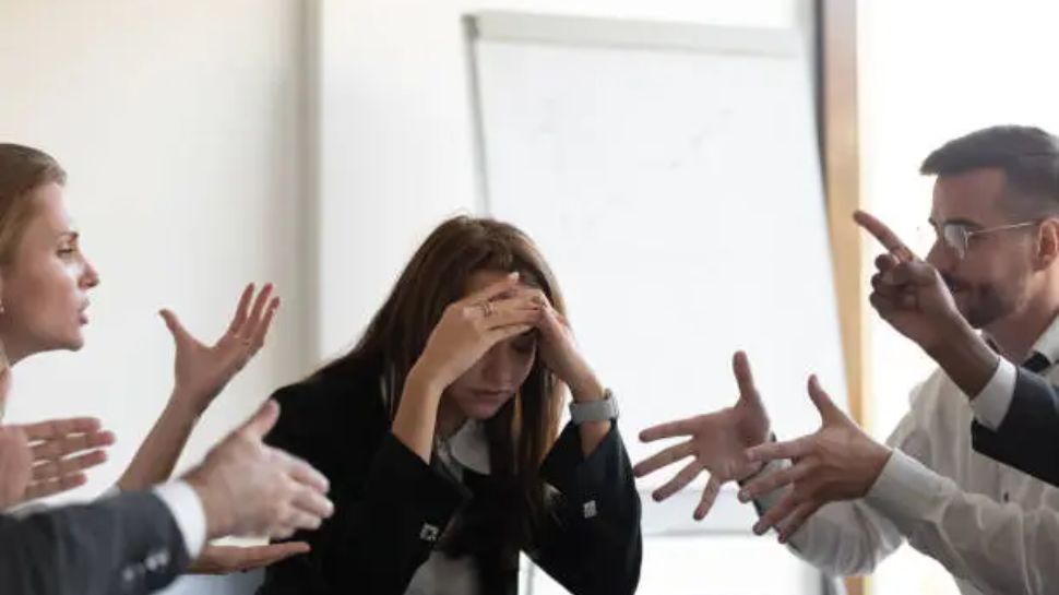 Fighting Over Files Did You Get Into Fight With Your Colleagues Here Is How You Should ...