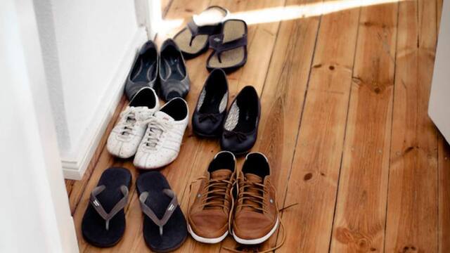 Vastu Tips Do Not Put Shoes Slippers In These Places Of The House Problems  Will Increase | வீட்டின் இந்த இடங்களில் காலணிகளை வைக்க வேண்டாம் பிரச்சனைகள்  அதிகரிக்கும் | News in Tamil