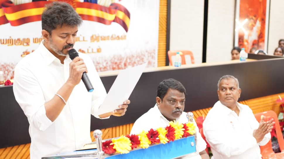 மத்திய அரசை நேரடியாக எதிர்த்து தீர்மானம் நிறைவேற்றிய தமிழக வெற்றிக் கழகம்! மத்திய அரசை நேரடியாக எதிர்த்து தீர்மானம் நிறைவேற்றிய தமிழக வெற்றிக் கழகம்!