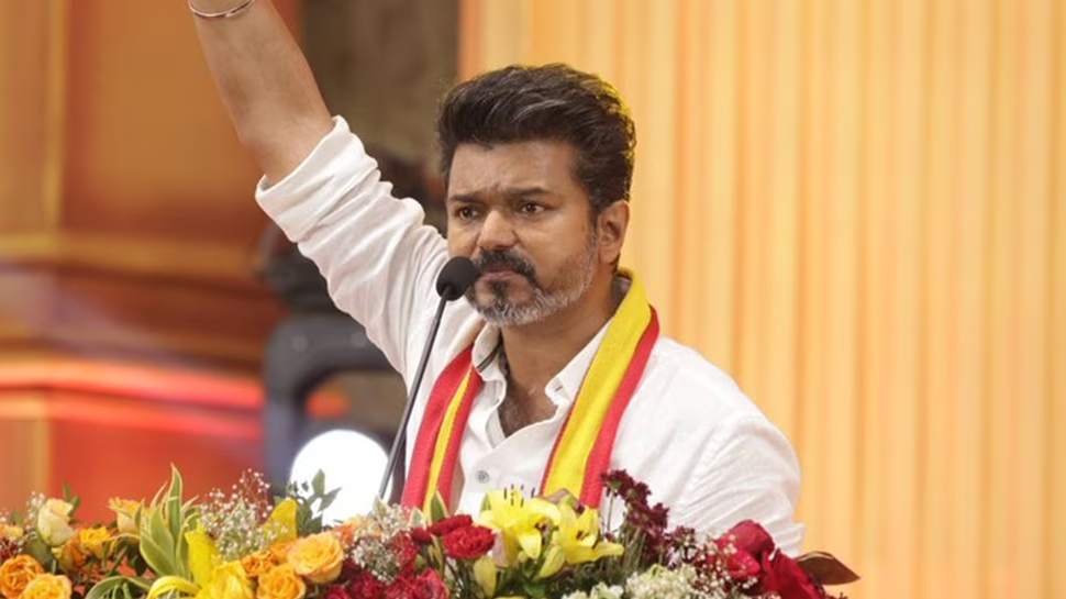 விஜய் மாநாட்டிற்கு எப்படி இவ்வளவு கூட்டம் வந்தது? விசாரிக்கும் உளவுத்துறை! விஜய் மாநாட்டிற்கு எப்படி இவ்வளவு கூட்டம் வந்தது? விசாரிக்கும் உளவுத்துறை!