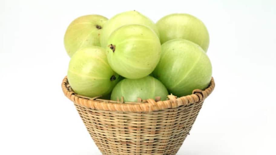 Amla | எலும்பை இரும்பாக்கும் நெல்லிக்காய் ஜூஸ்...! வயசும் குறையும்