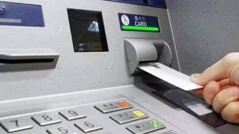 ஏடிஎம்மில் நடக்கும் மிகப்பெரிய மோசடி! பணம் எடுக்கும் போது உஷார்!