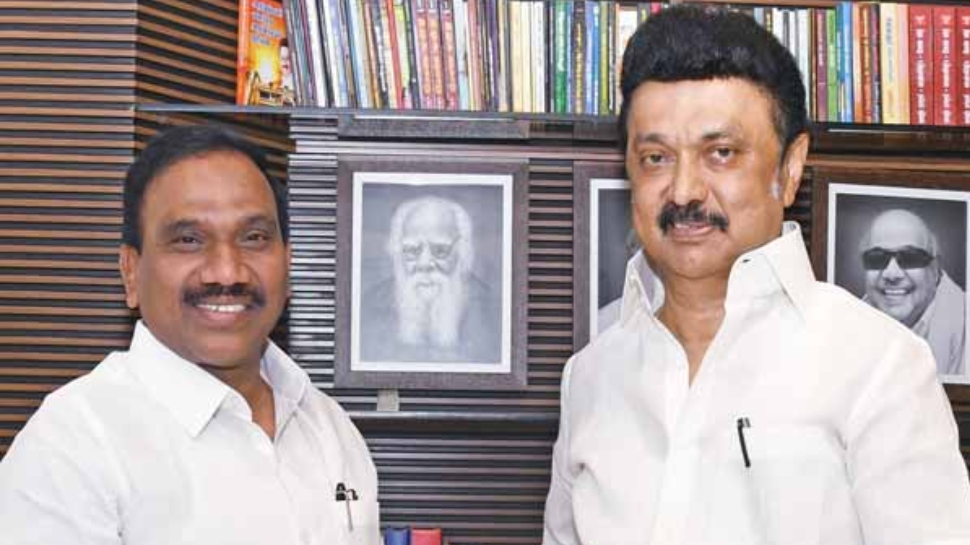 தந்தை பெரியார் வழியில் முக ஸ்டாலின் செயல்படுகிறார் - ஆ ராசா பேச்சு! தந்தை பெரியார் வழியில் முக ஸ்டாலின் செயல்படுகிறார் - ஆ ராசா பேச்சு!