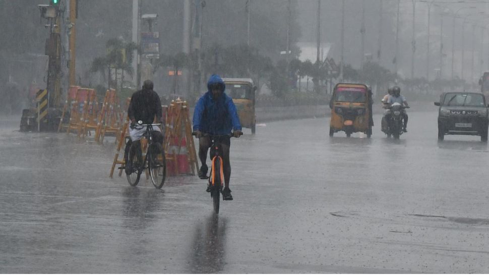 TN Rain Alert: மக்களே குடையை ரெடியா வச்சுக்கோங்க.. தமிழகத்தில் 5 நாட்களுக்கு மழை! TN Rain Alert: மக்களே குடையை ரெடியா வச்சுக்கோங்க.. தமிழகத்தில் 5 நாட்களுக்கு மழை!