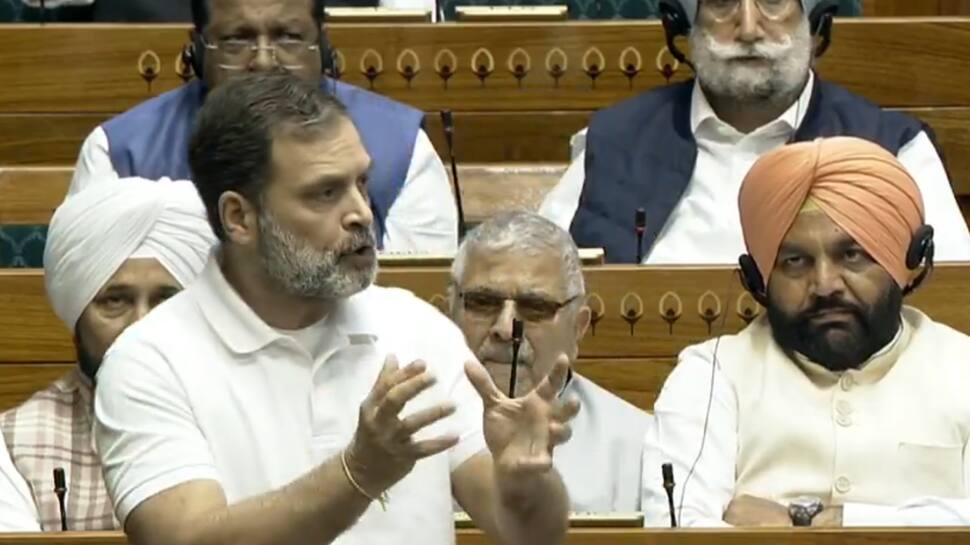 'நாம் சீனாவிற்கு தான் வரி கட்டுகிறோம்' - மத்திய அரசை வறுத்தெடுத்த ராகுல் காந்தி!