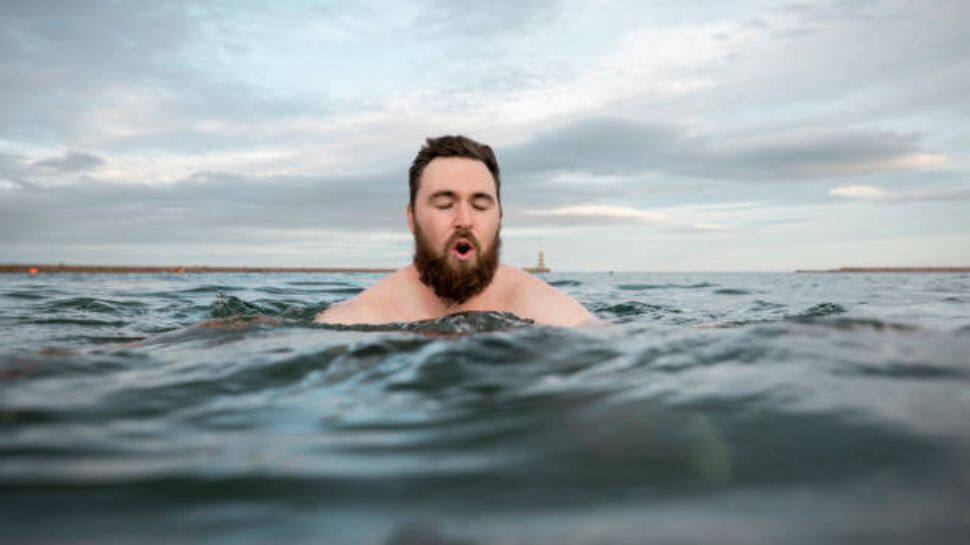 ஜில்லுனு இருக்கும் தண்ணீரில் நீச்சல் அடித்தால் என்ன ஆகும் தெரியுமா?