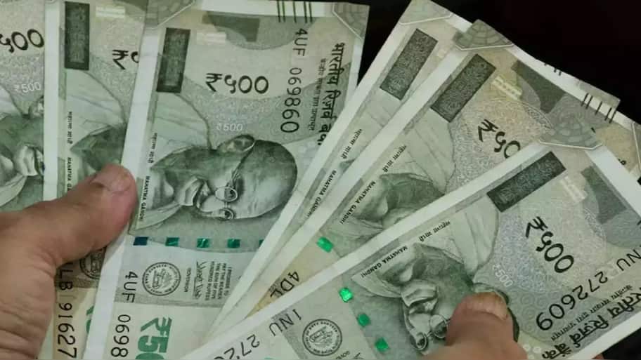 தமிழக அரசு வழங்கும் ரூ. 2000 உதவித்தொகை! யாருக்கெல்லாம் கிடைக்கும்?