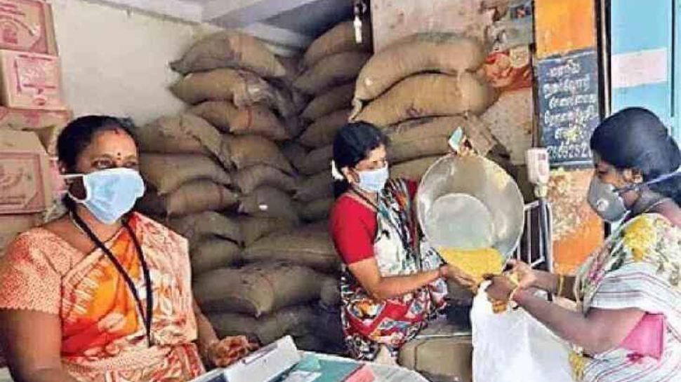 தமிழ்நாட்டில் முதன்முதலாக வீடு தேடிச் செல்லும் ரேஷன் பொருட்கள்..! எங்கு தெரியுமா? தமிழ்நாட்டில் முதன்முதலாக வீடு தேடிச் செல்லும் ரேஷன் பொருட்கள்..! எங்கு தெரியுமா?