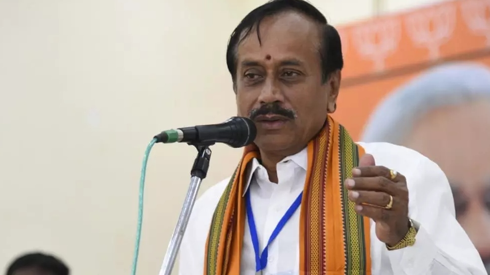இங்கே இருக்கும் இஸ்லாமியர்கள் அனைவரும் மதம் மாறிய இந்து தான் - ஹெச் ராஜா இங்கே இருக்கும் இஸ்லாமியர்கள் அனைவரும் மதம் மாறிய இந்து தான் - ஹெச் ராஜா