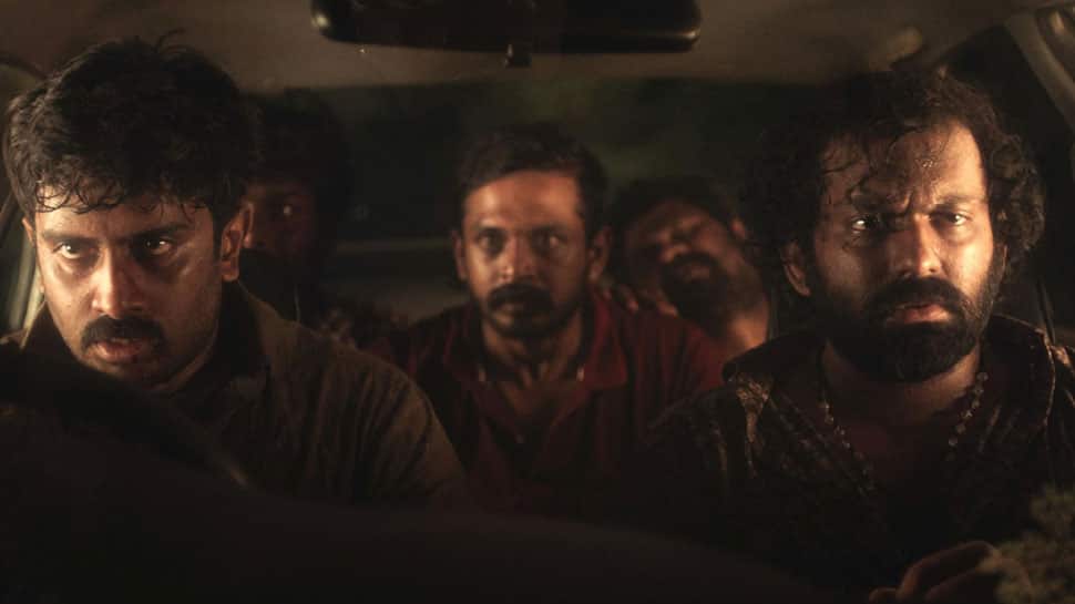 பாராட்டுக்களைக் குவிக்கும் மனிதர்கள் பட ஃபர்ஸ்ட் லுக் போஸ்டர்