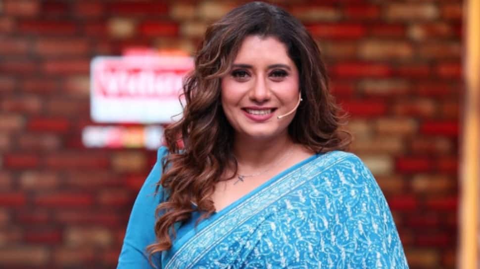 தொகுப்பாளினி பிரியங்கா ஒரு நிகழ்ச்சிக்கு எவ்வளவு சம்பளம் வாங்குகிறார் தெரியுமா? 