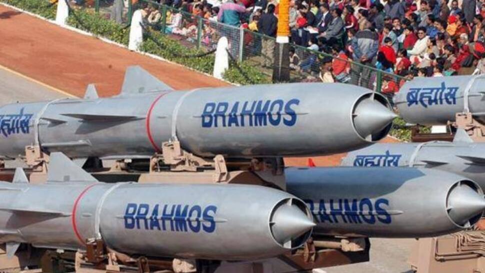 பாகிஸ்தானை மண்டியிட வைத்த பிரம்மோஸ் ஏவுகணை... பேரழிவை சந்தித்த இராணுவ தளங்கள்!