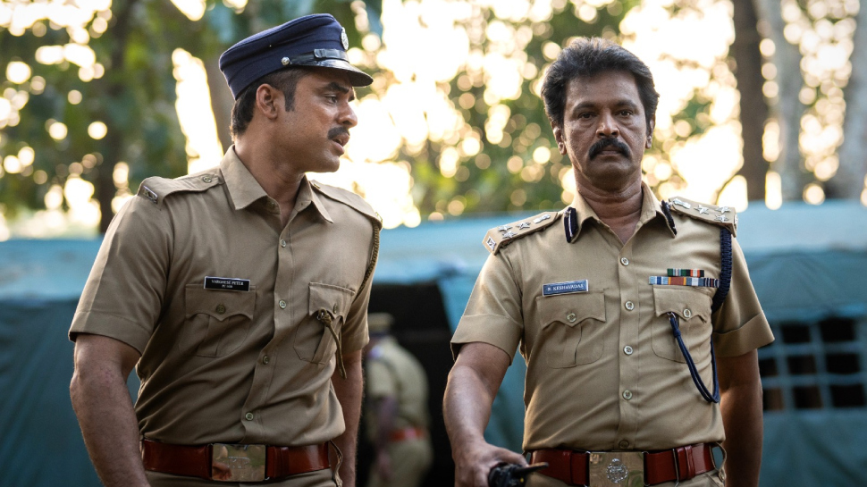 வில்லன் கதாபாத்திரத்தில் சேரன்! எப்படி இருக்கிறது நரிவேட்டை? திரை விமர்சனம்! வில்லன் கதாபாத்திரத்தில் சேரன்! எப்படி இருக்கிறது நரிவேட்டை? திரை விமர்சனம்!