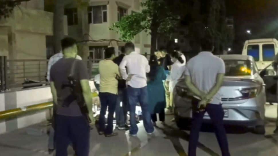 ஒரே குடும்பத்தின் 7 பேர் தற்கொலை, 2 பக்க தற்கொலை கடிதத்தில் இருந்தது என்ன? பகீர் சம்பவம்