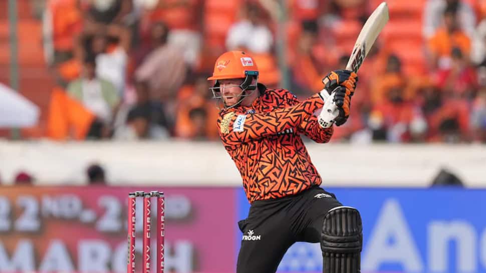 சர்வதேச கிரிக்கெட்டில் இருந்து திடீர் ஓய்வு... SRH வீரரின் ஷாக் அறிவிப்பு!