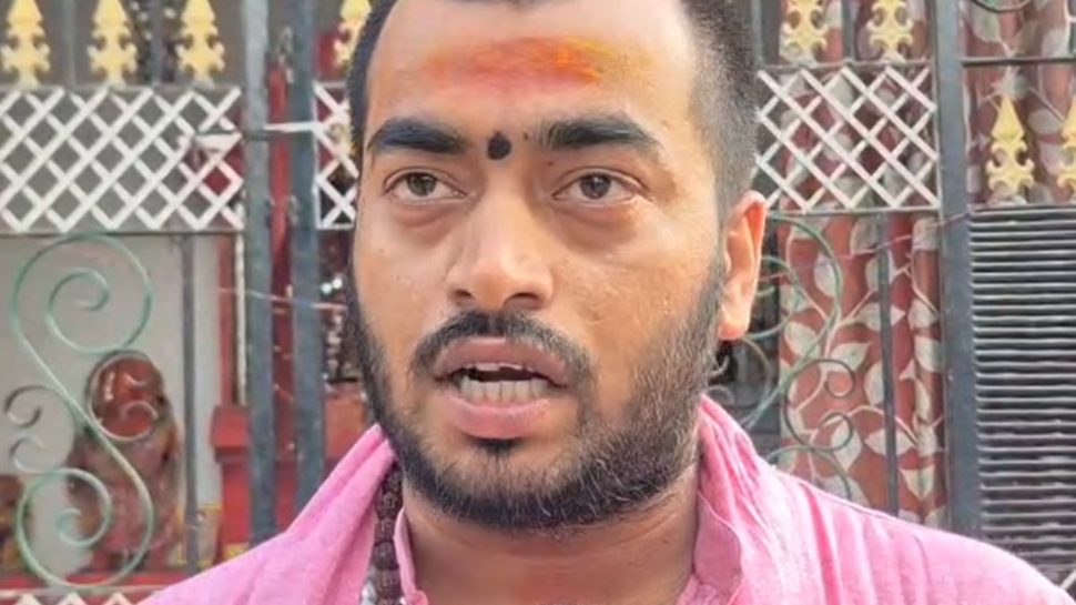 'தொப்பியும் இருக்காது, தாடியும் இருக்காது' முஸ்லீம்களுக்கு அச்சுறுத்தல் - சர்ச்சை பேச்சு 'தொப்பியும் இருக்காது, தாடியும் இருக்காது' முஸ்லீம்களுக்கு அச்சுறுத்தல் - சர்ச்சை பேச்சு