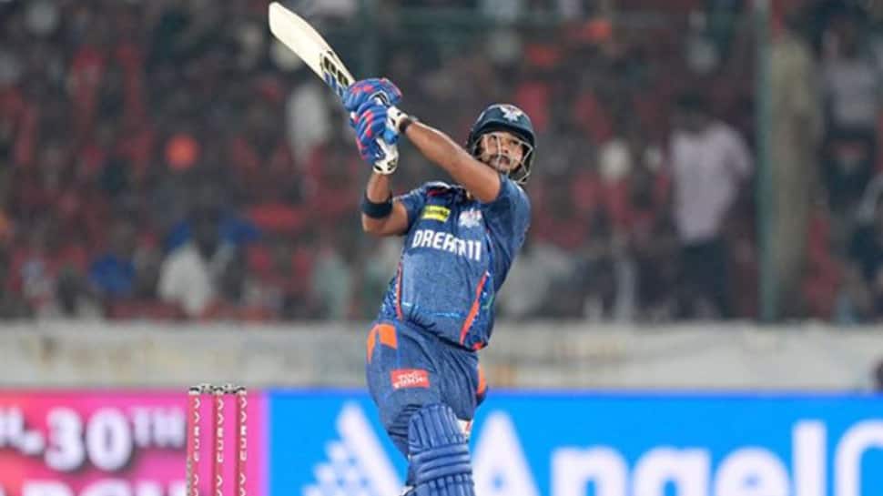 29 வயதில் ஓய்வை அறிவித்த பிரபல வீரர்! அதிர்ச்சியில் கிரிக்கெட் ரசிகர்கள்!