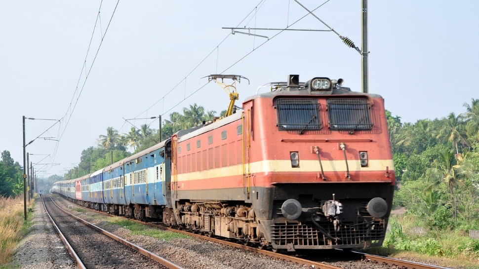 Indian Railways: தினம் 22,593 ரயில்கள்... 2.40 கோடி பயணிகள்... ரயில்வே குறித்த சில ஆச்சர்ய தகவல்கள் Indian Railways: தினம் 22,593 ரயில்கள்... 2.40 கோடி பயணிகள்... ரயில்வே குறித்த சில ஆச்சர்ய தகவல்கள்
