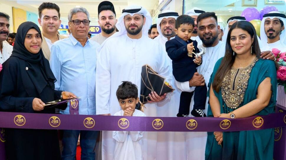 துபாயில் வணிக மேலாண்மை புதிய கிளையைத் திறந்து வைத்த நடிகை பூர்ணா!