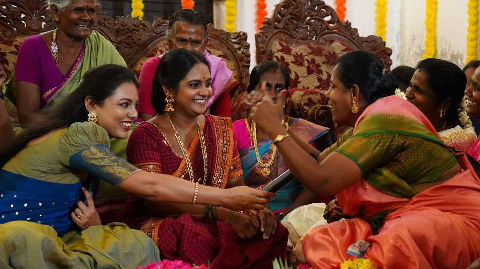 ரசிகர்களுக்கு விருந்து வைத்துக் கொண்டாடிய, விஜய் டிவி ரசிகர்களுக்கு விருந்து வைத்துக் கொண்டாடிய, விஜய் டிவி