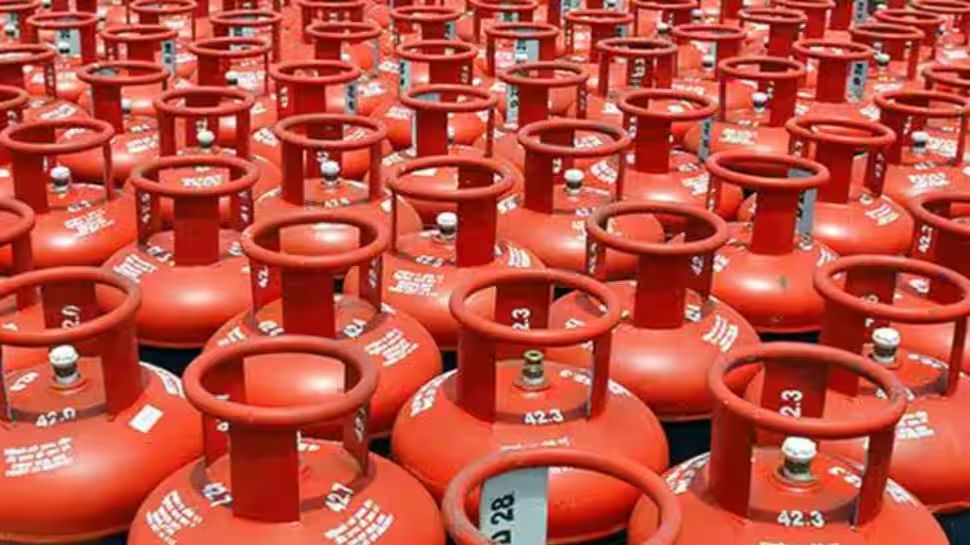 LPG சிலிண்டர் விலை உயர்வு? சமையலறையில் வந்து விழுந்த இஸ்ரேல்-ஈரான் போர் குண்டு!! LPG சிலிண்டர் விலை உயர்வு? சமையலறையில் வந்து விழுந்த இஸ்ரேல்-ஈரான் போர் குண்டு!!