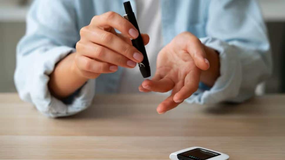 சுகர் லெவலை இயற்கையான வழியில் கட்டுப்படுத்த உதவும் உணவுகளின் லிஸ்ட் இதோ சுகர் லெவலை இயற்கையான வழியில் கட்டுப்படுத்த உதவும் உணவுகளின் லிஸ்ட் இதோ