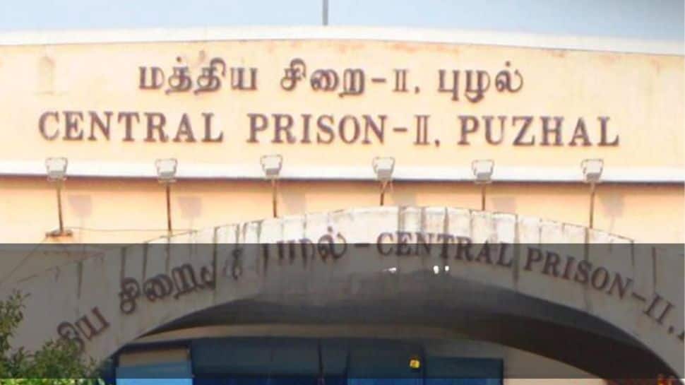 புழல் சிறையில் லெஸ்பியன் கூத்து! கண்டித்தால் அடி, உதை..புலம்பும் பெண் காவலர்