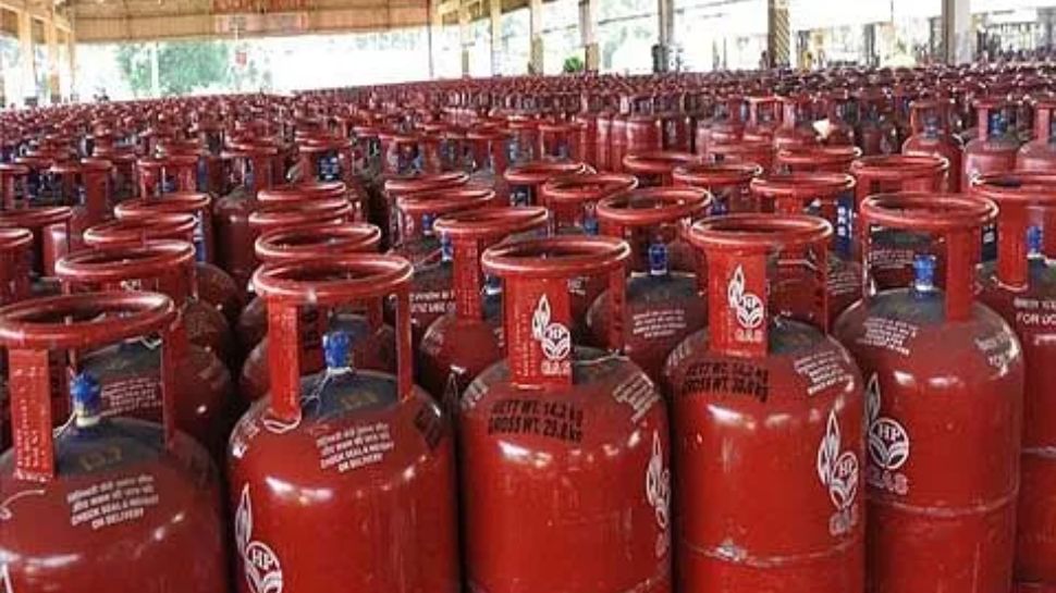 LPG சிலிண்டர் விலை குறைந்தது: ஆகஸ்ட் முதல் நாளே வந்த குட் நியூஸ், லேட்டஸ்ட் விலை இதோ LPG சிலிண்டர் விலை குறைந்தது: ஆகஸ்ட் முதல் நாளே வந்த குட் நியூஸ், லேட்டஸ்ட் விலை இதோ