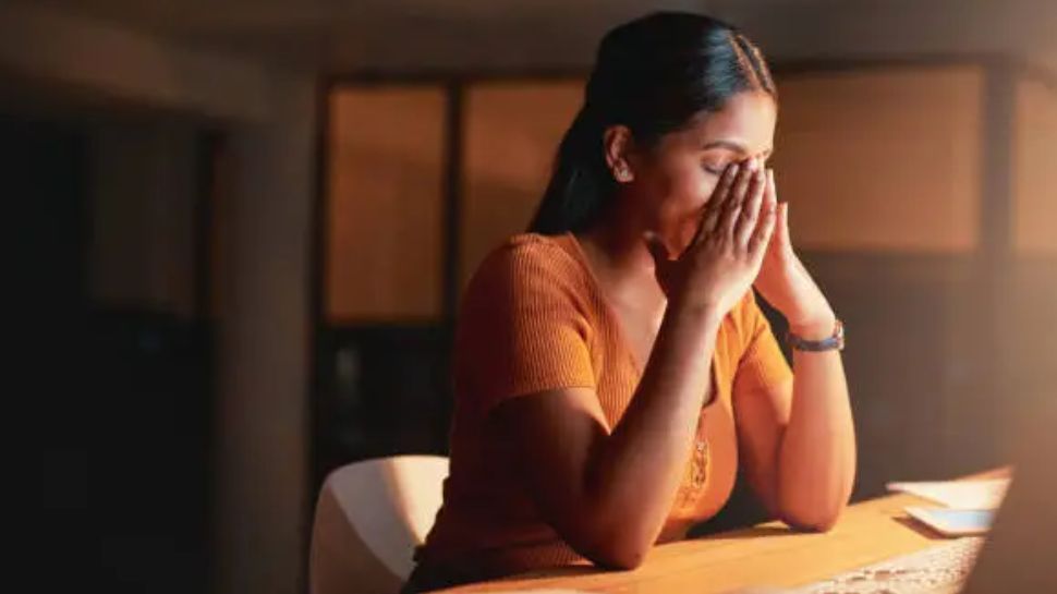 வேலையில் ஏற்படும் அழுத்தத்தை சமாளிப்பது எப்படி? இதோ சில டிப்ஸ்.. வேலையில் ஏற்படும் அழுத்தத்தை சமாளிப்பது எப்படி? இதோ சில டிப்ஸ்..