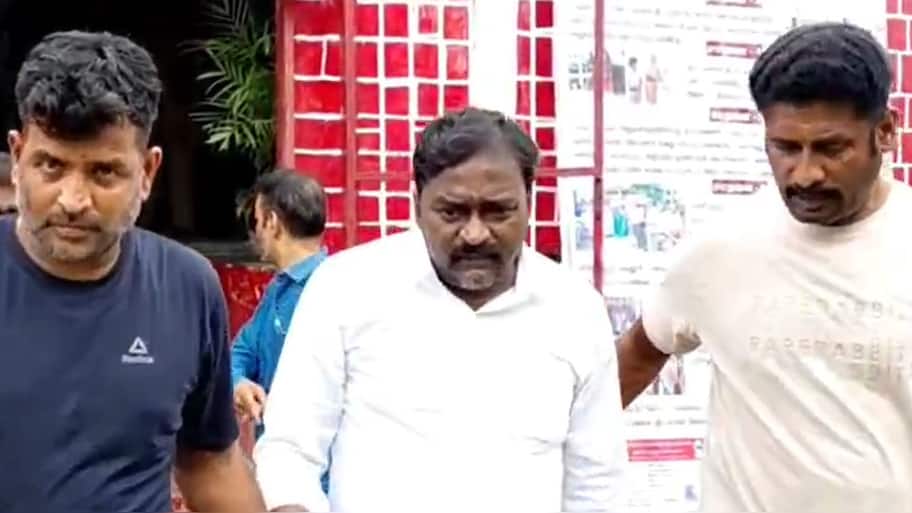 அதிக வட்டி தருவதாக கூறி மோசடி செய்த நபரை CBI அதிகாரிகள் கைது செய்து விசாரணை