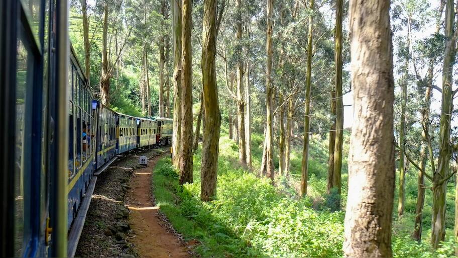 Indian Railways: யுனெஸ்கோ உலக பாரம்பரிய தளமாக உள்ள... சில அழகான ரயில் நிலையங்கள்