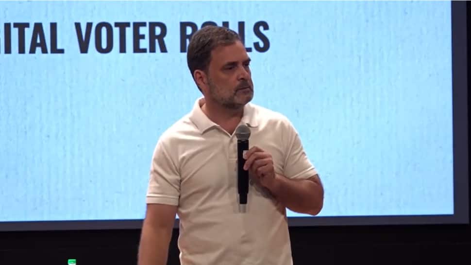 போலி வாக்காளர்கள்... தேர்தல் ஆணையம் செய்த மோசடிகள் - ஆதாரத்தை காட்டும் ராகுல் காந்தி!