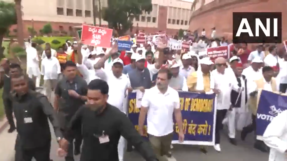 வாக்காளர் பட்டியல் முறைகேடு: எதிர்க்கட்சிகளின் பேரணி... தடுத்து நிறுத்திய போலீஸ் - ராகுல் கைது வாக்காளர் பட்டியல் முறைகேடு: எதிர்க்கட்சிகளின் பேரணி... தடுத்து நிறுத்திய போலீஸ் - ராகுல் கைது