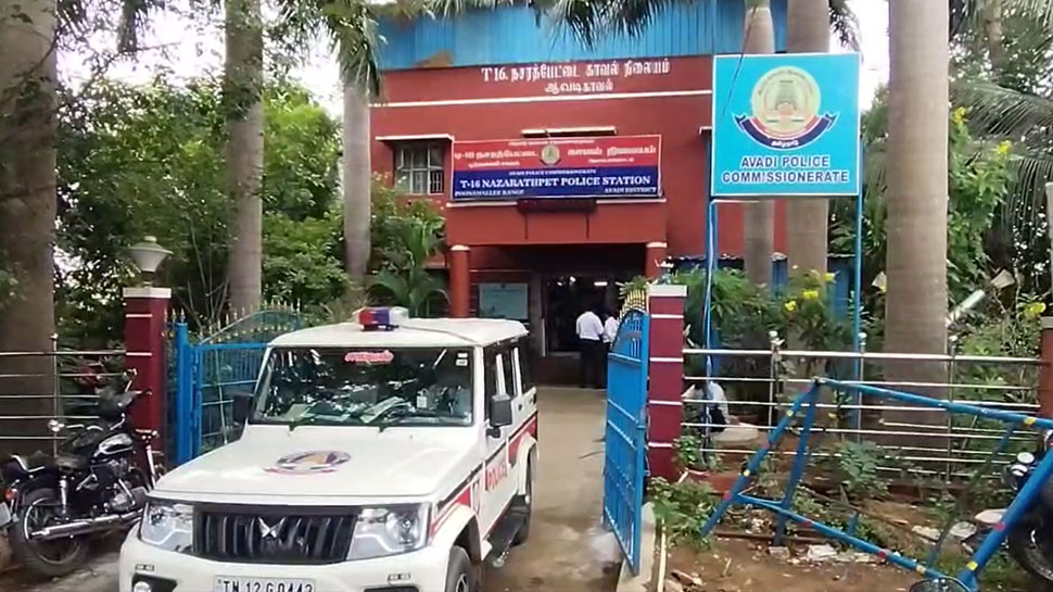 நசரத் பேட்டையில் திருப்புலியை காட்டி மிரட்டி பெண்ணிடம் நகை பறிப்பு நசரத் பேட்டையில் திருப்புலியை காட்டி மிரட்டி பெண்ணிடம் நகை பறிப்பு