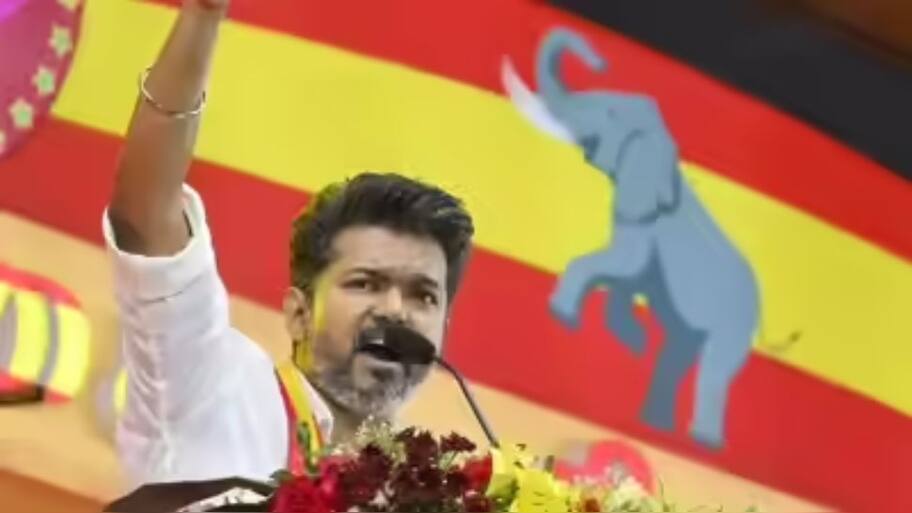 தூய்மை பணியாளர்கள் கைது: "பாசிச திமுக".. கொந்தளித்த விஜய்!