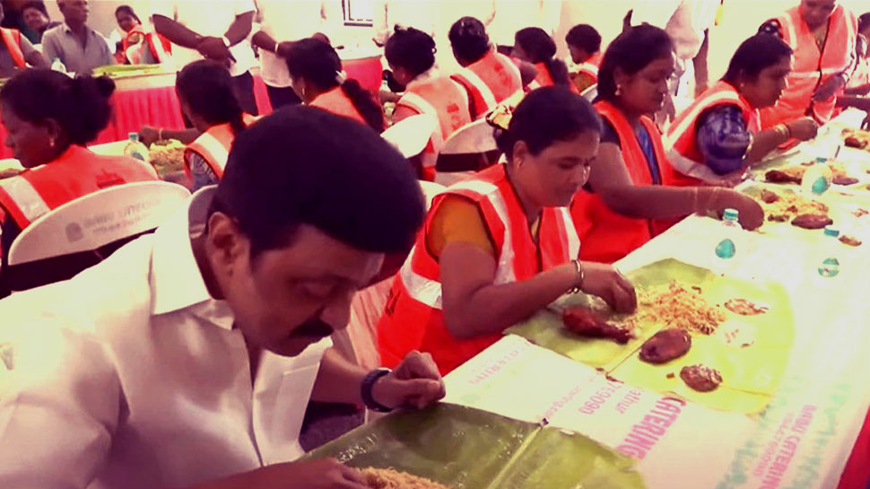 ஓயாமல் உழைக்கும் தூய்மைப் பணியாளர்களுக்காக திமுக அரசு துணை நிற்கும் - மு.க.ஸ்டாலின் ஓயாமல் உழைக்கும் தூய்மைப் பணியாளர்களுக்காக திமுக அரசு துணை நிற்கும் - மு.க.ஸ்டாலின்