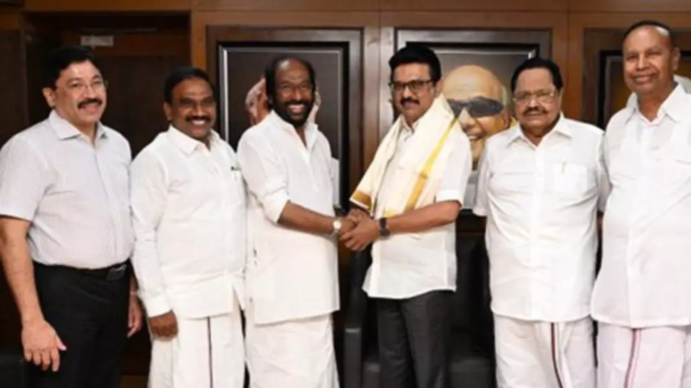 துணை ஜனாதிபதி தேர்தல்: இந்தியா கூட்டணியின் வேட்பாளரும் தமிழரா... திமுக போட்ட பக்கா பிளான்! துணை ஜனாதிபதி தேர்தல்: இந்தியா கூட்டணியின் வேட்பாளரும் தமிழரா... திமுக போட்ட பக்கா பிளான்!