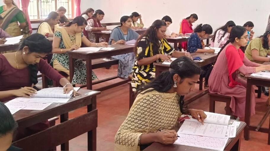 ஆசிரியர் வாரிய தேர்வு, கூட்டுறவு வங்கி தேர்வுக்கு விண்ணப்பித்துள்ளீர்களா? முக்கிய அப்டேட்