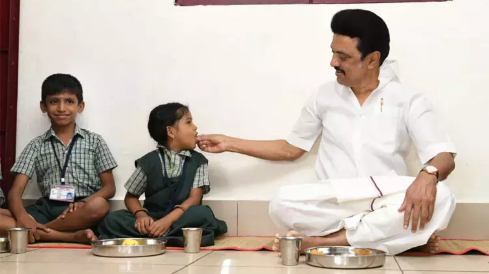 காலை உணவுத் திட்டம் கடந்து வந்த பாதை... இதனால் குழந்தைகளுக்கு என்ன பயன்? காலை உணவுத் திட்டம் கடந்து வந்த பாதை... இதனால் குழந்தைகளுக்கு என்ன பயன்?