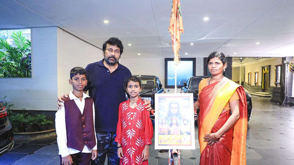 ரசிகை ராஜேஸ்வரியின் கனவை நனவாக்கிய மெகா ஸ்டார் சிரஞ்சீவி ரசிகை ராஜேஸ்வரியின் கனவை நனவாக்கிய மெகா ஸ்டார் சிரஞ்சீவி