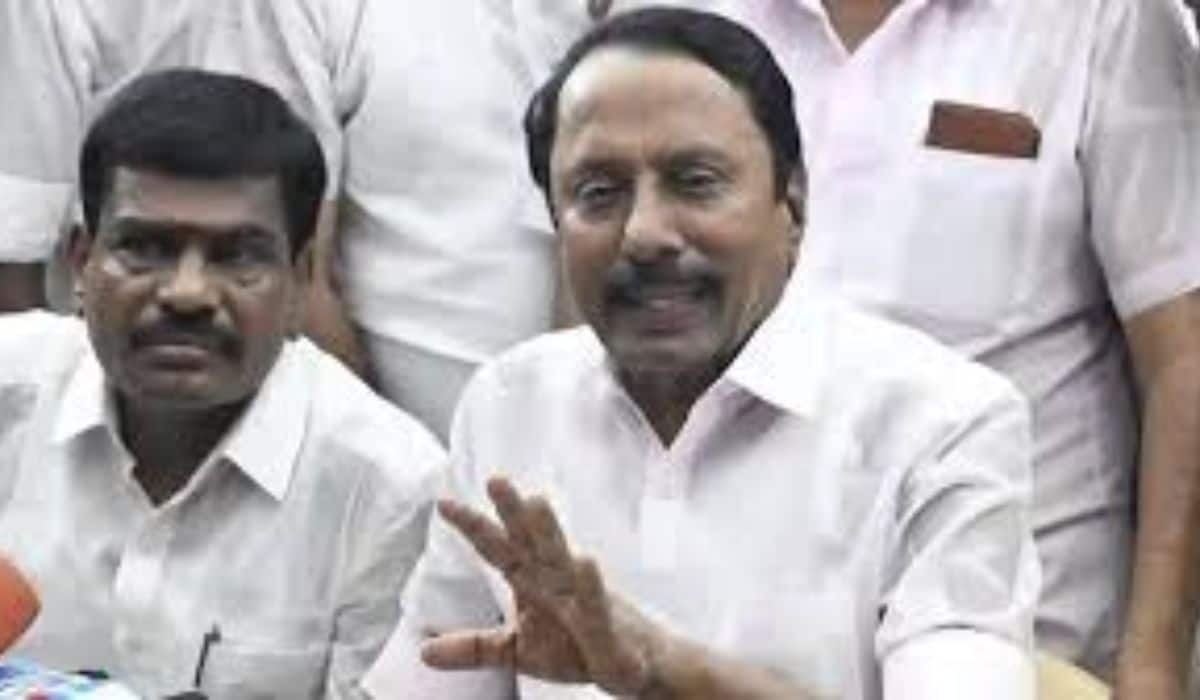 செங்கோட்டையனுக்கு ஆதரவாக 1500 பேர் ராஜினாமா.. அதிமுகவில் பரபரப்பு!